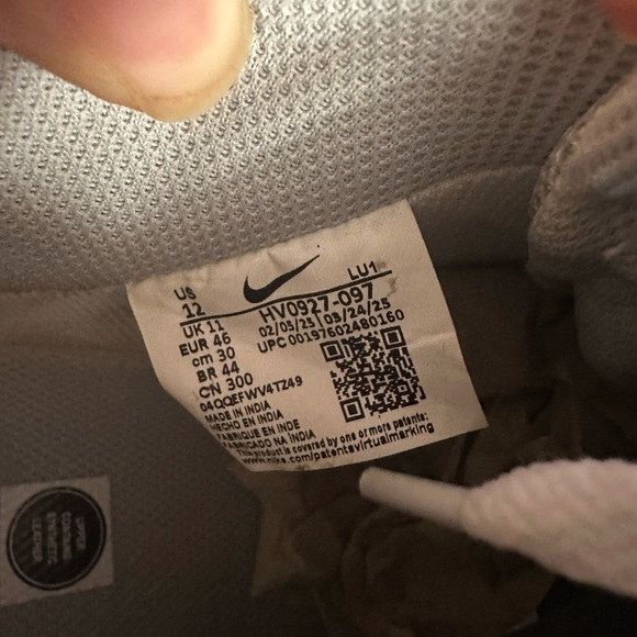 Nike Light Gray Athletic Shoes - Picture 11 of 11